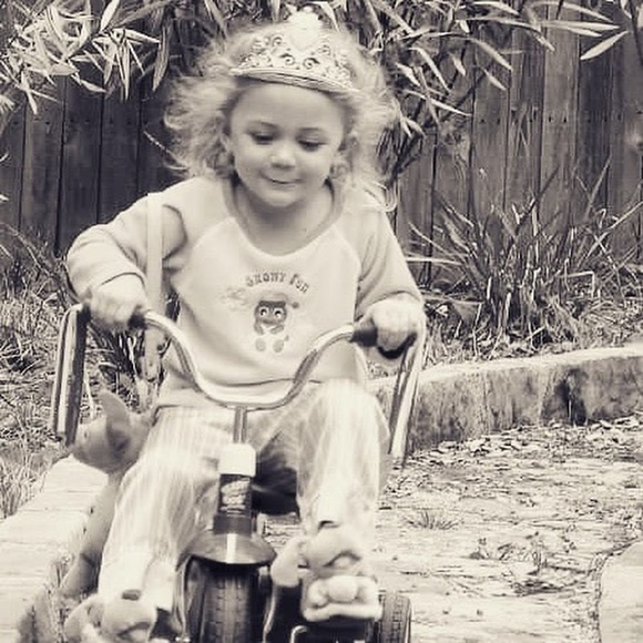 Meet your Posher, Julia - Picture 1 of 1